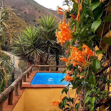 Casa de Férias Adobe Getaway With 'private Plunge Pool'